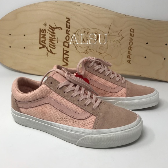 Vans Shoes - NWT VANS Old Skool Peach 🍑 White W AUTHENTIC